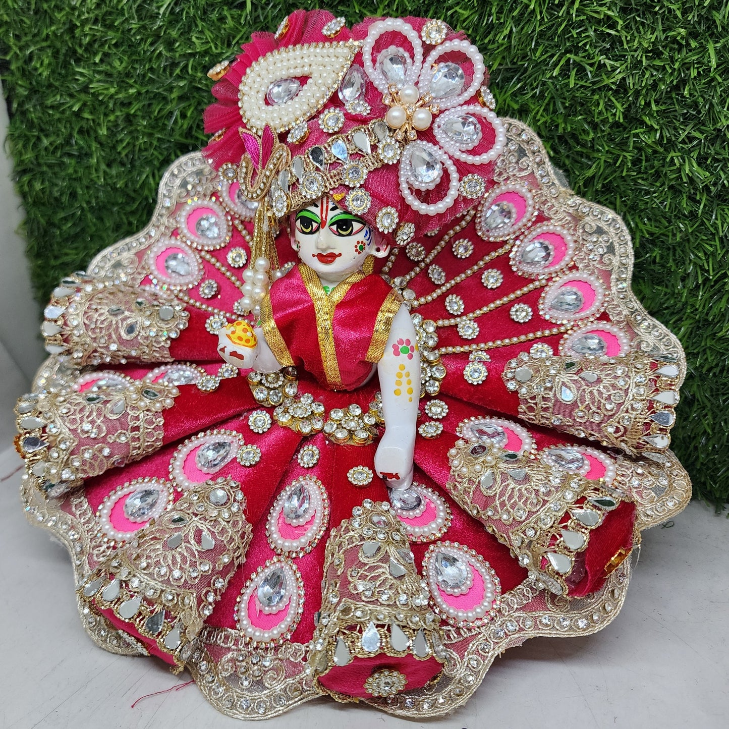 rani-heaviest-dress-for-laddu-gopal-ji